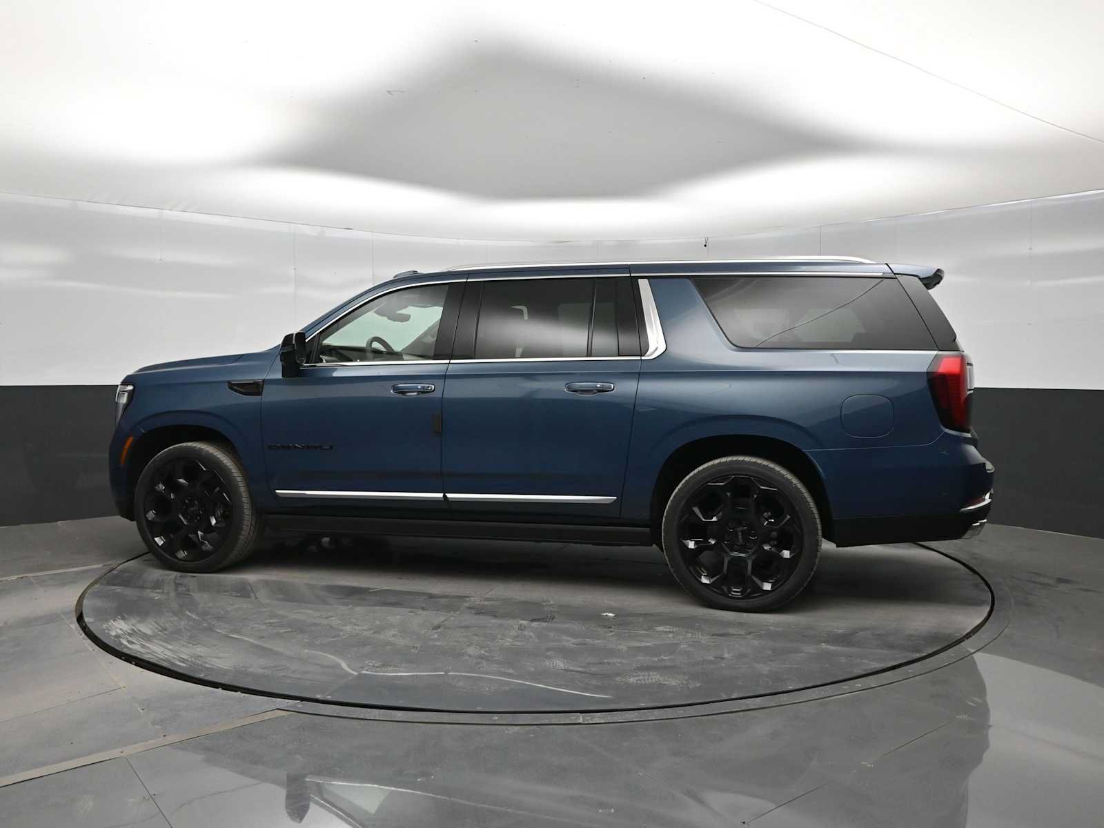 New 2026 GMC Yukon XL Denali w/ Denali Reserve Package AWD/4WD image 5