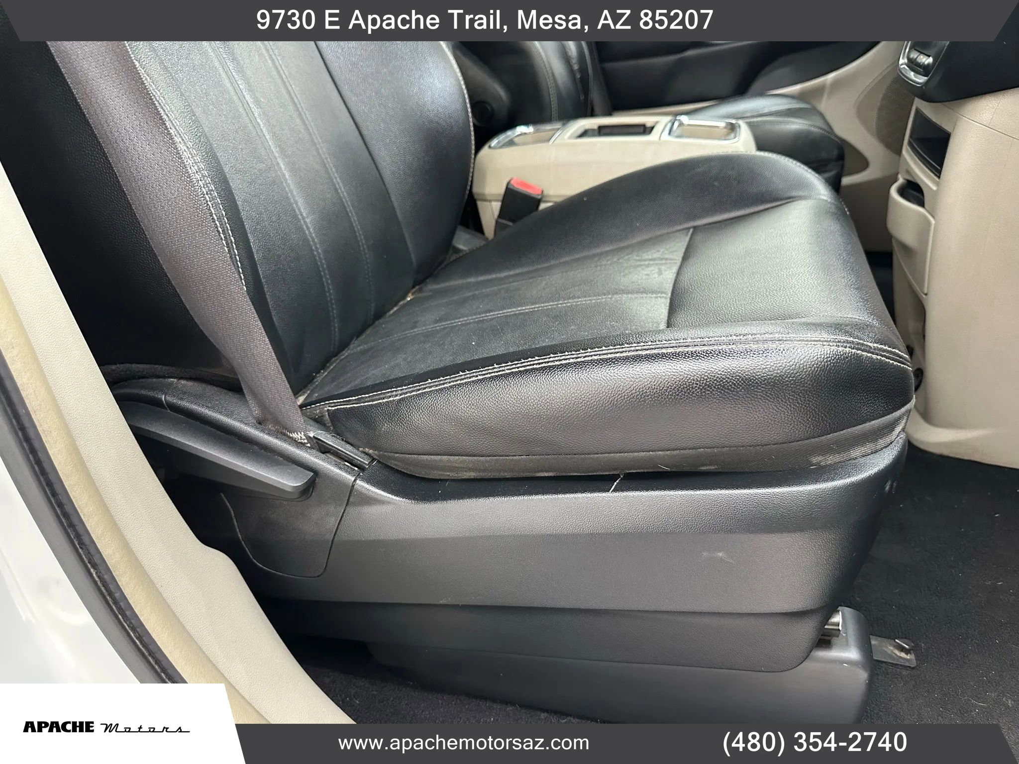 Used 2014 Chrysler Town & Country Touring image 42