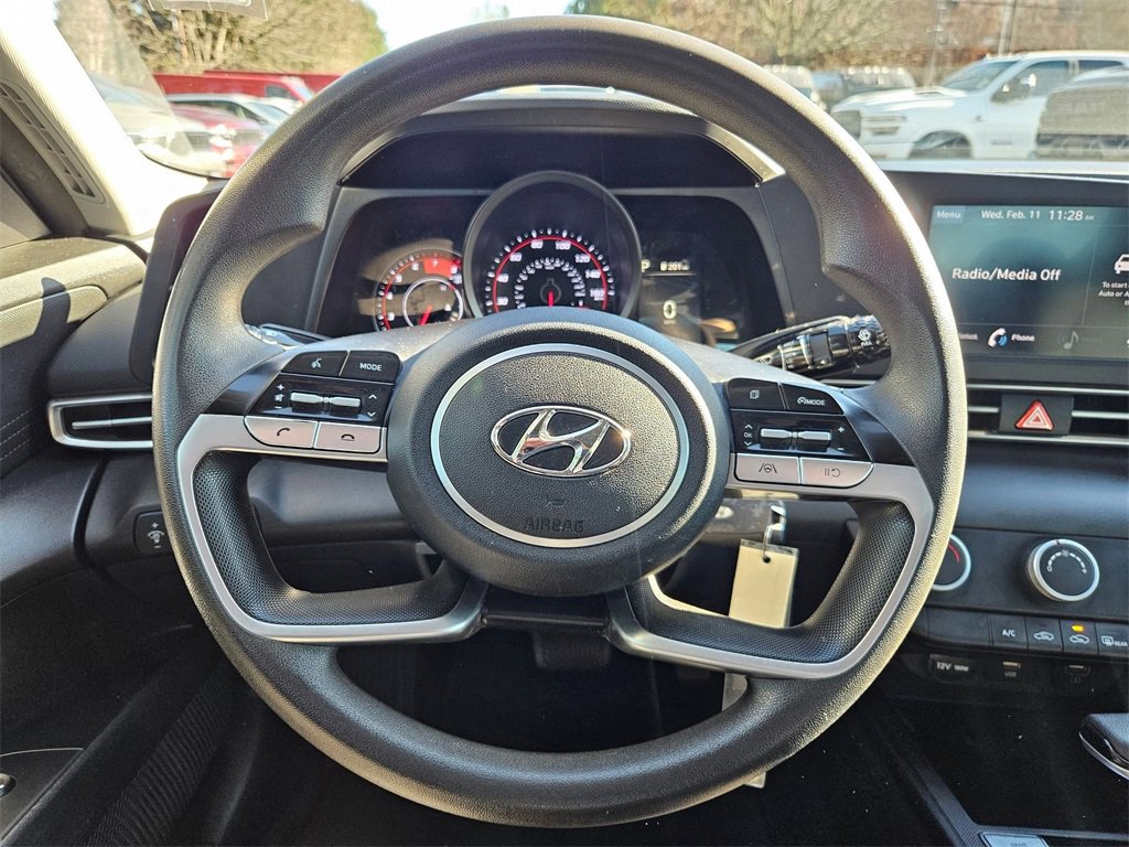 Used 2022 Hyundai Elantra SE w/ Cargo Package image 22