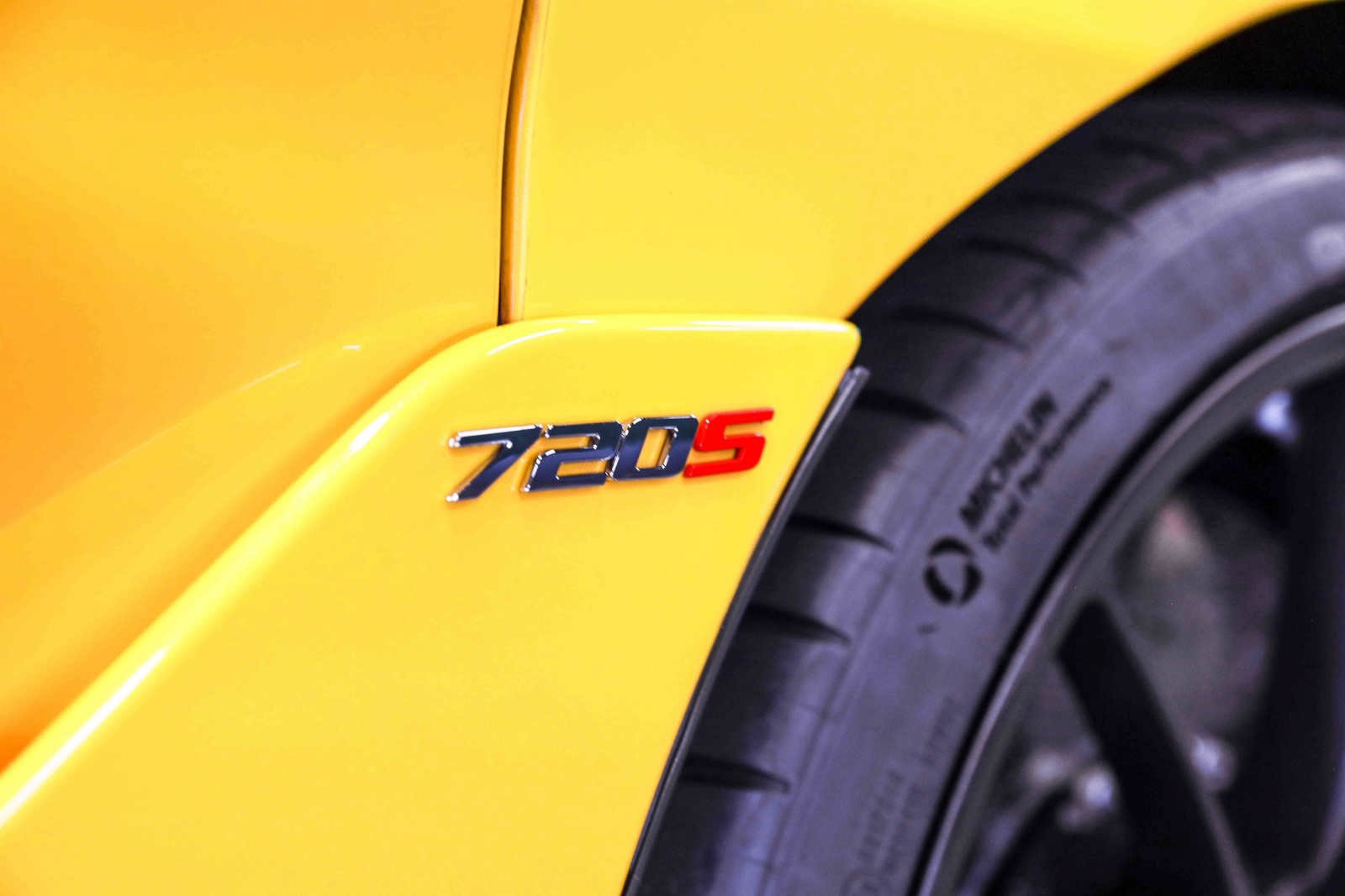 Used 2022 McLaren 720S Performance RWD image 32