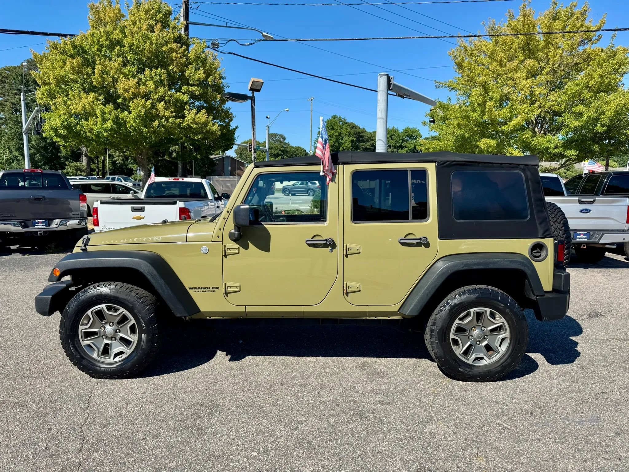 Used 2013 Jeep Wrangler Unlimited Rubicon w/ Dual Top Group AWD/4WD image 2