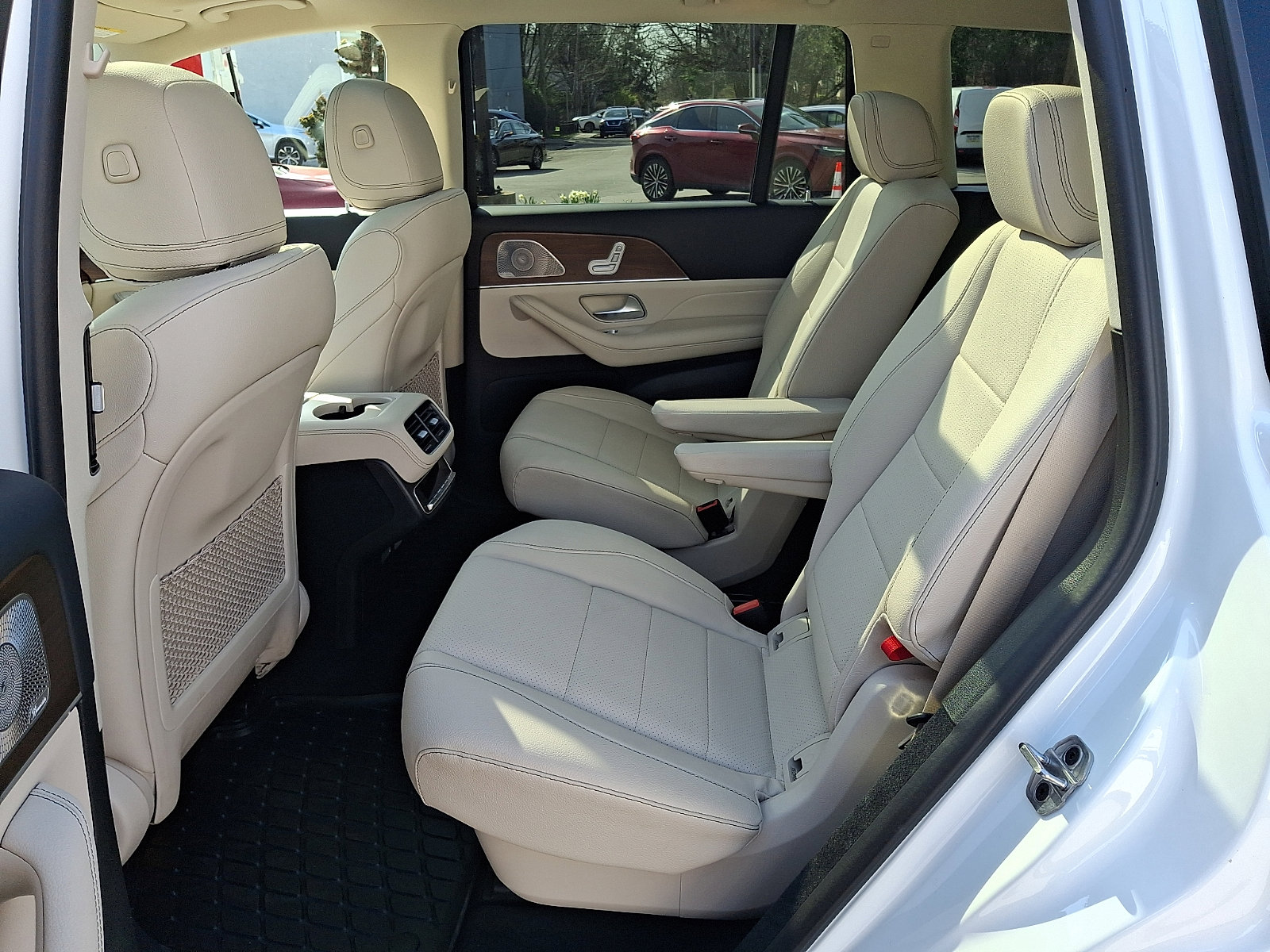 Used 2024 Mercedes-Benz GLS 450 4MATIC image 11