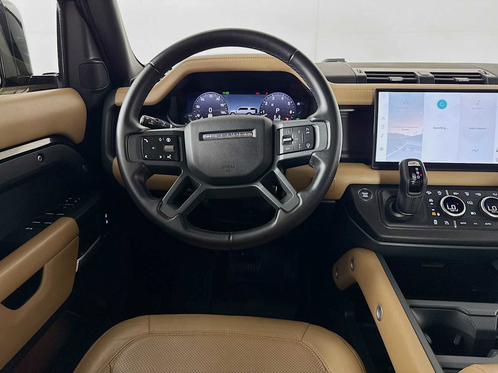 Used 2025 Land Rover Defender 130 X-Dynamic SE image 22