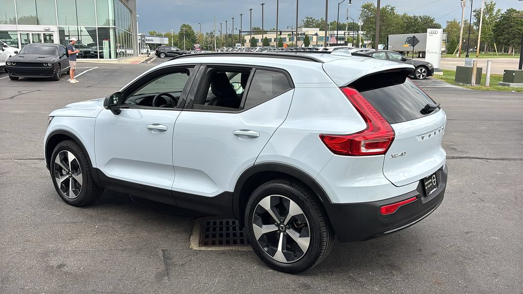 Used 2026 Volvo XC40 B5 Plus AWD/4WD image 3