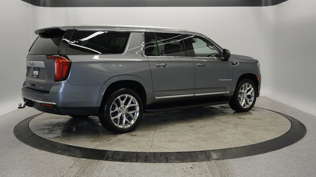 Used 2021 GMC Yukon XL SLT w/ SLT Premium Package image 11