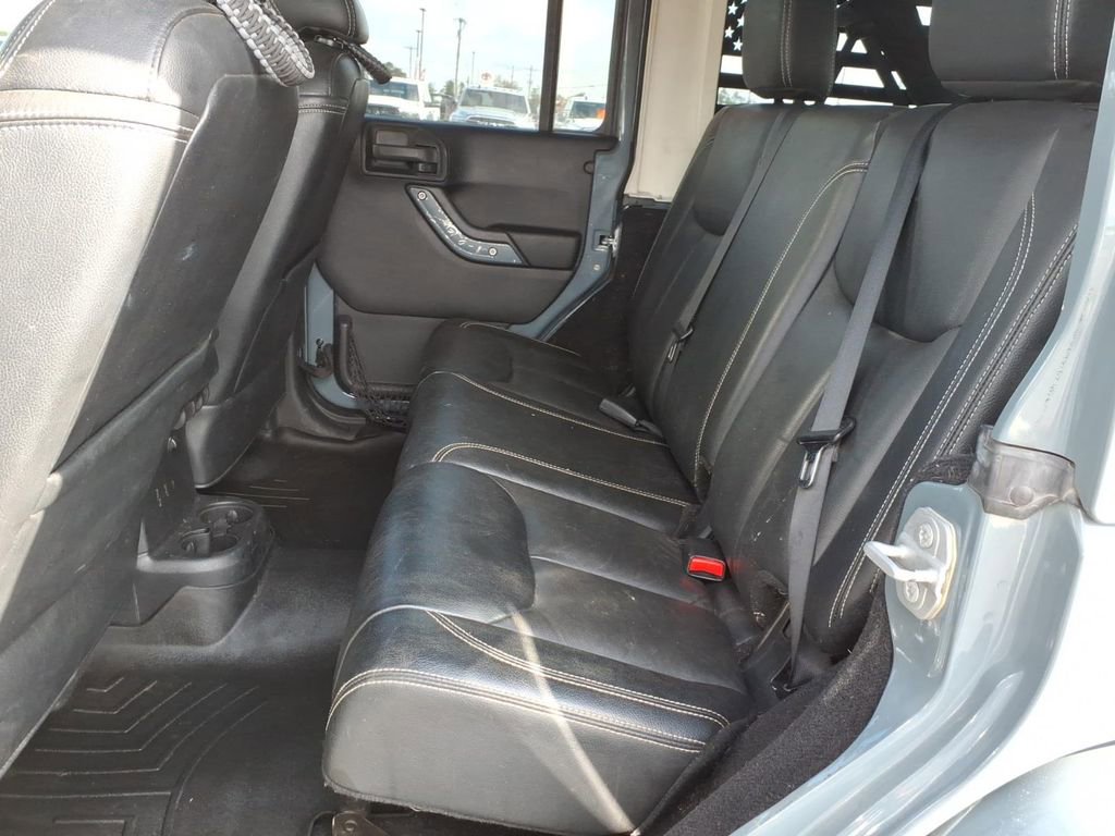 Used 2015 Jeep Wrangler Unlimited Sahara w/ Max Tow Package image 7