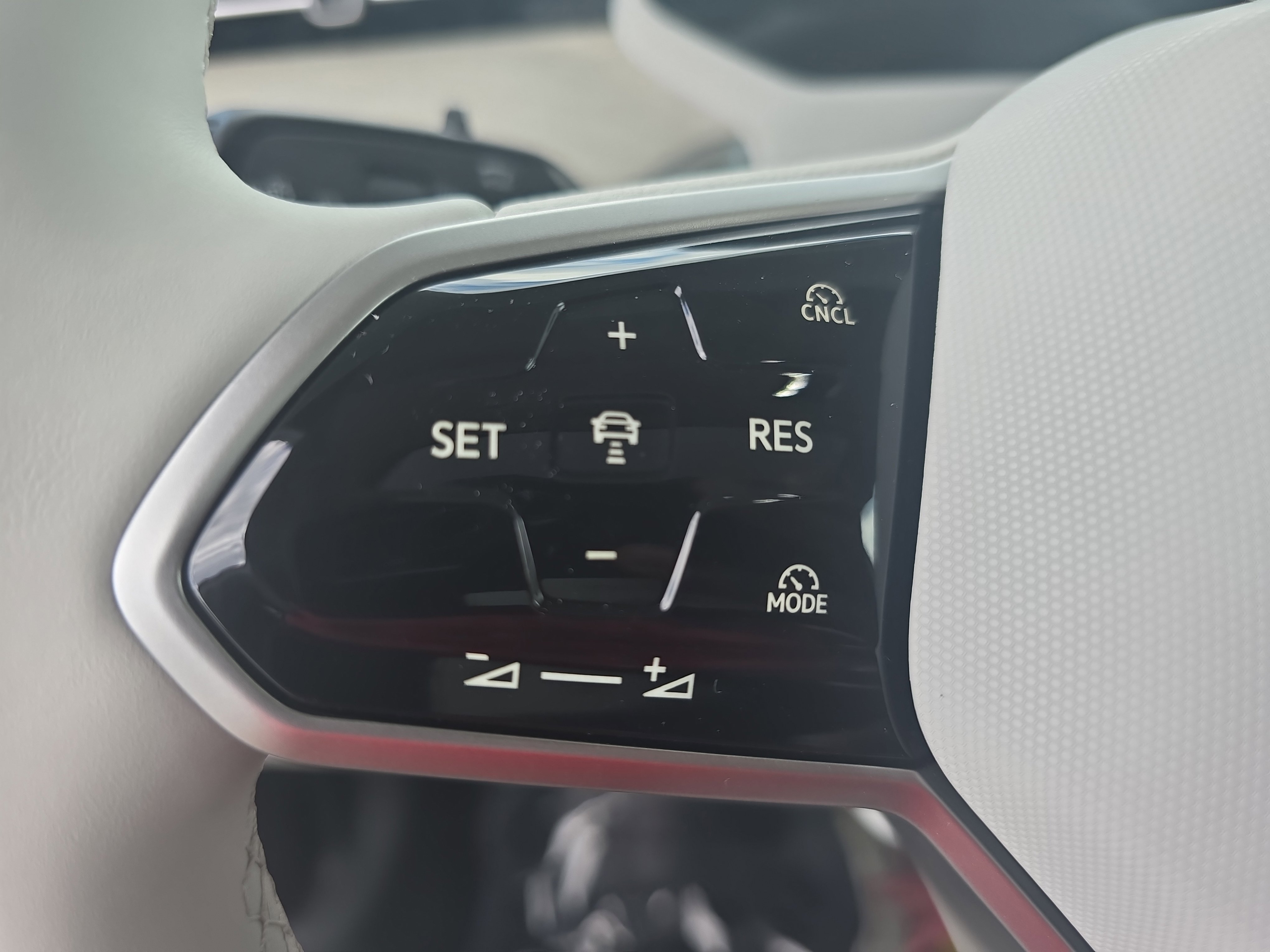 New 2025 Volkswagen ID. Buzz 1st Edition image 16