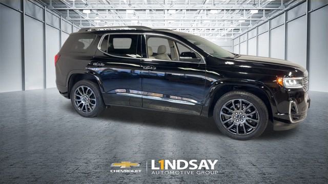 Used 2023 GMC Acadia Denali w/ Black Diamond Edition image 3