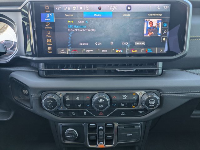 Used 2025 Jeep Gladiator Sport image 14