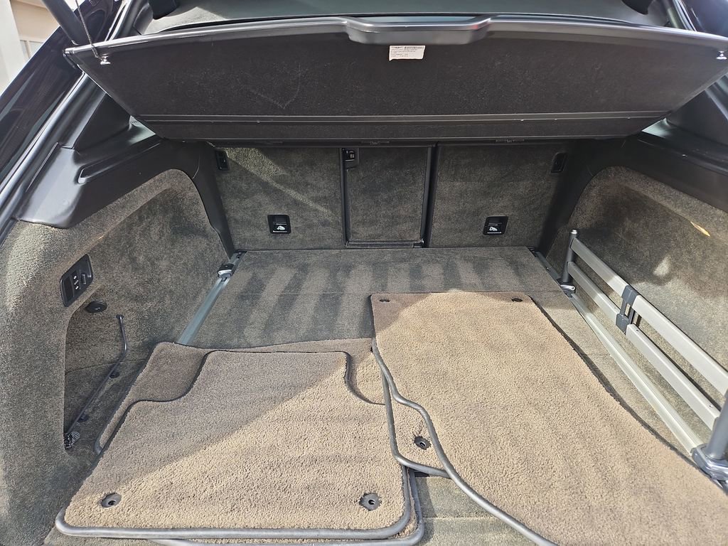 Used 2017 Bentley Bentayga image 23