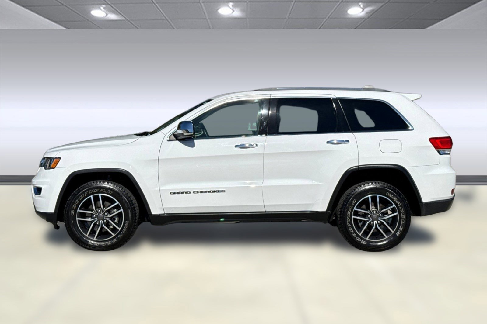Used 2019 Jeep Grand Cherokee Limited image 2