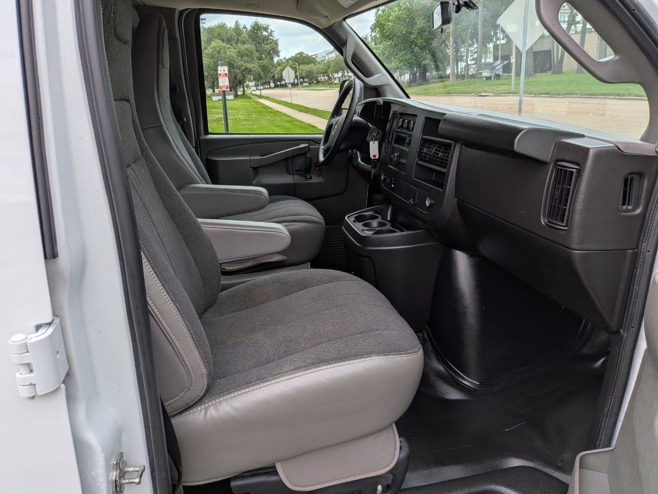 Used 2024 GMC Savana 2500 w/ Driver Convenience Package RWD image 10