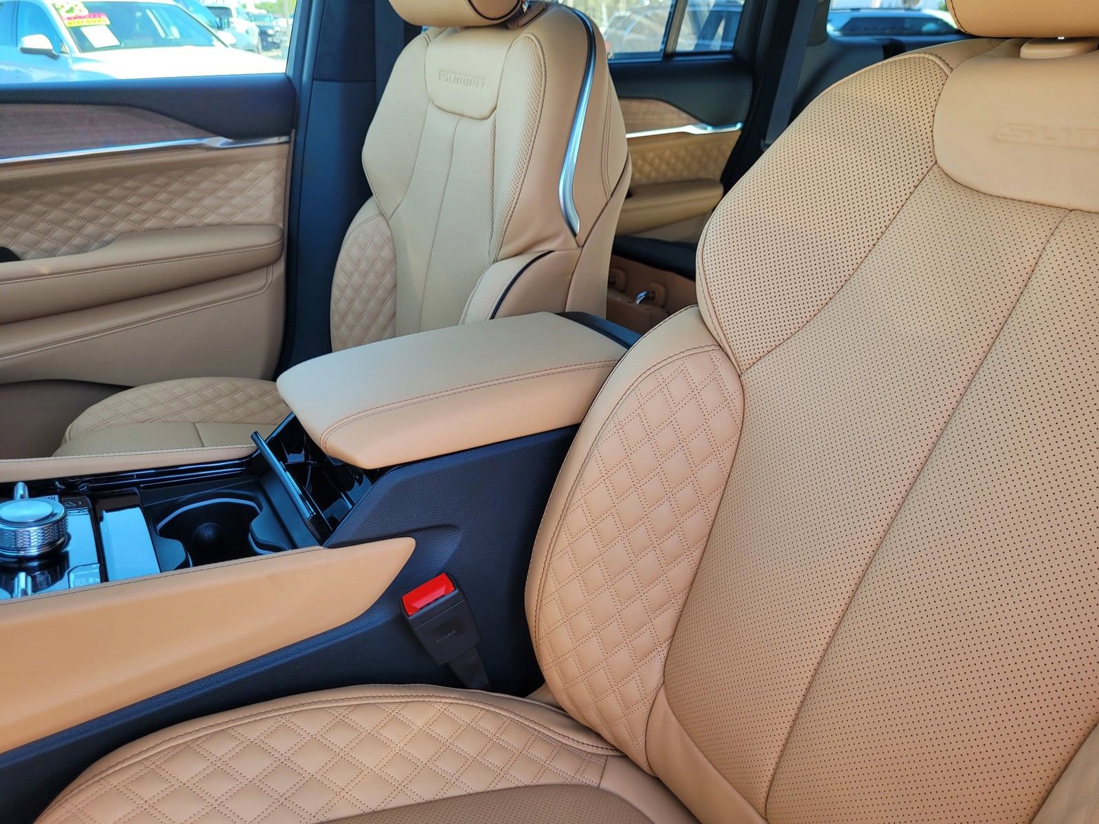 New 2025 Jeep Grand Cherokee Summit image 12