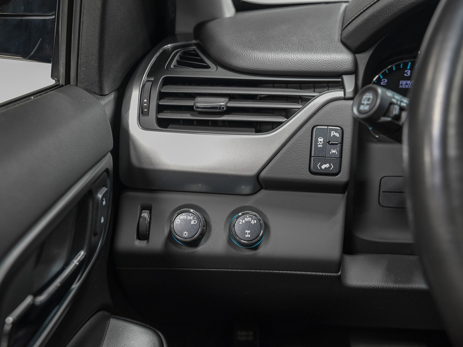 Used 2019 Chevrolet Tahoe LT image 18