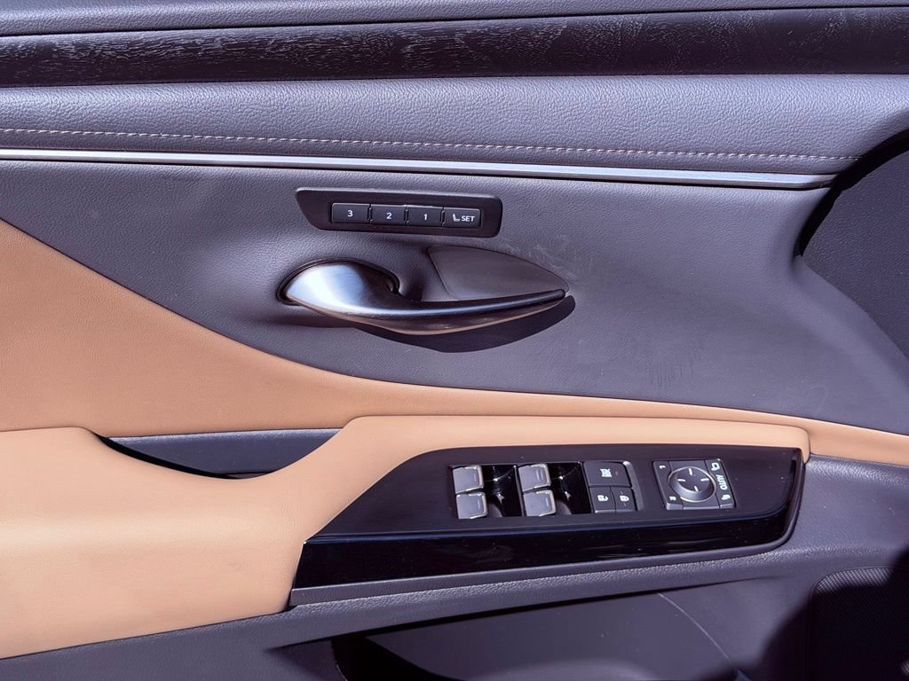 Certified 2025 Lexus ES 350 w/ Premium Package FWD image 17