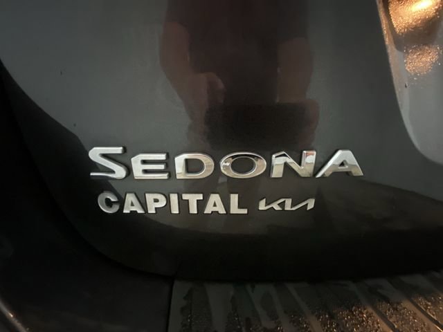 Used 2021 Kia Sedona LX image 26
