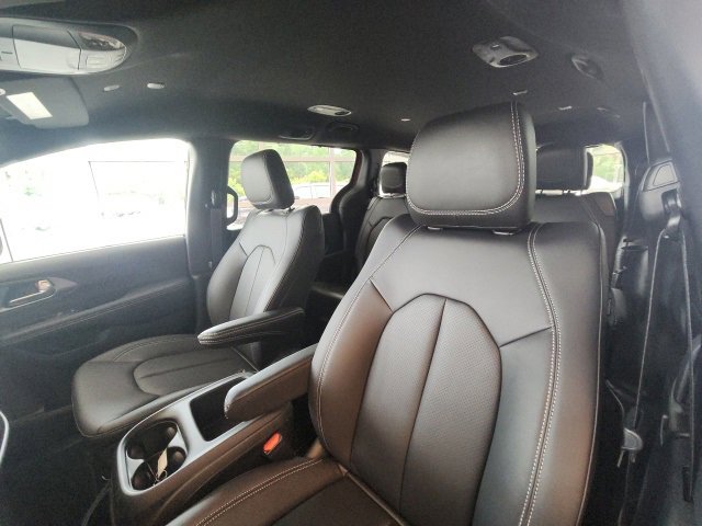 New 2026 Chrysler Pacifica Select image 29