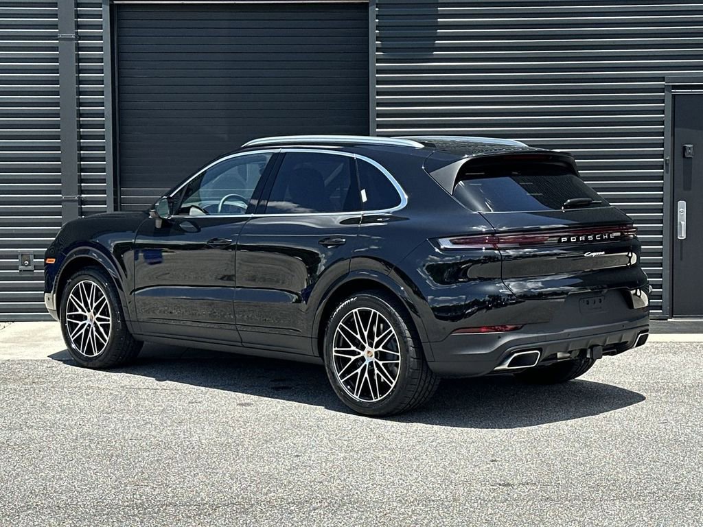 Certified 2025 Porsche Cayenne image 3