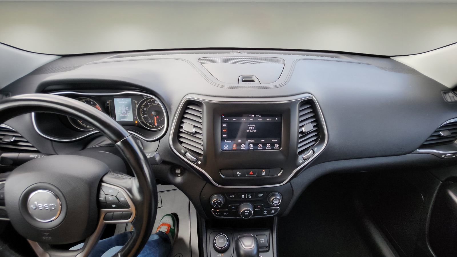 Used 2021 Jeep Cherokee Latitude Lux w/ Trailer Tow Group AWD/4WD image 6