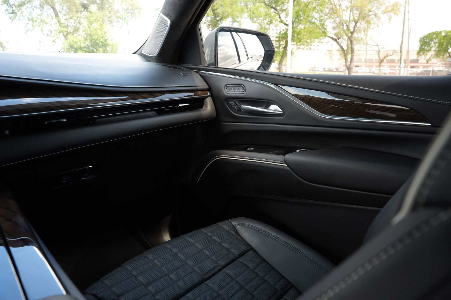 Certified 2024 Cadillac Escalade Sport Platinum w/ LPO, ONYX Package image 8