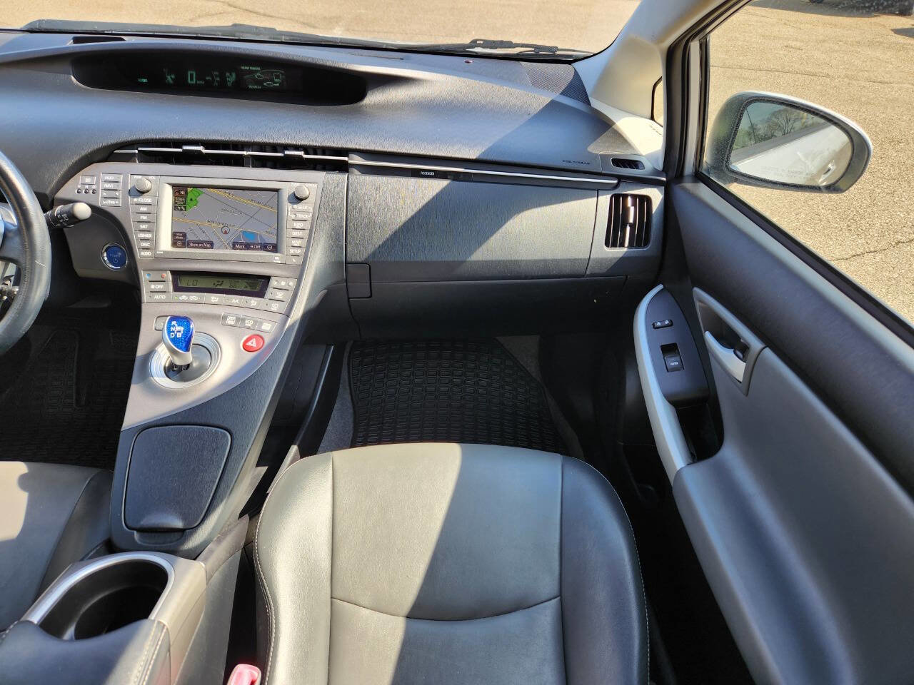 Used 2012 Toyota Prius Four w/ Deluxe Solar Roof Pkg FWD image 16