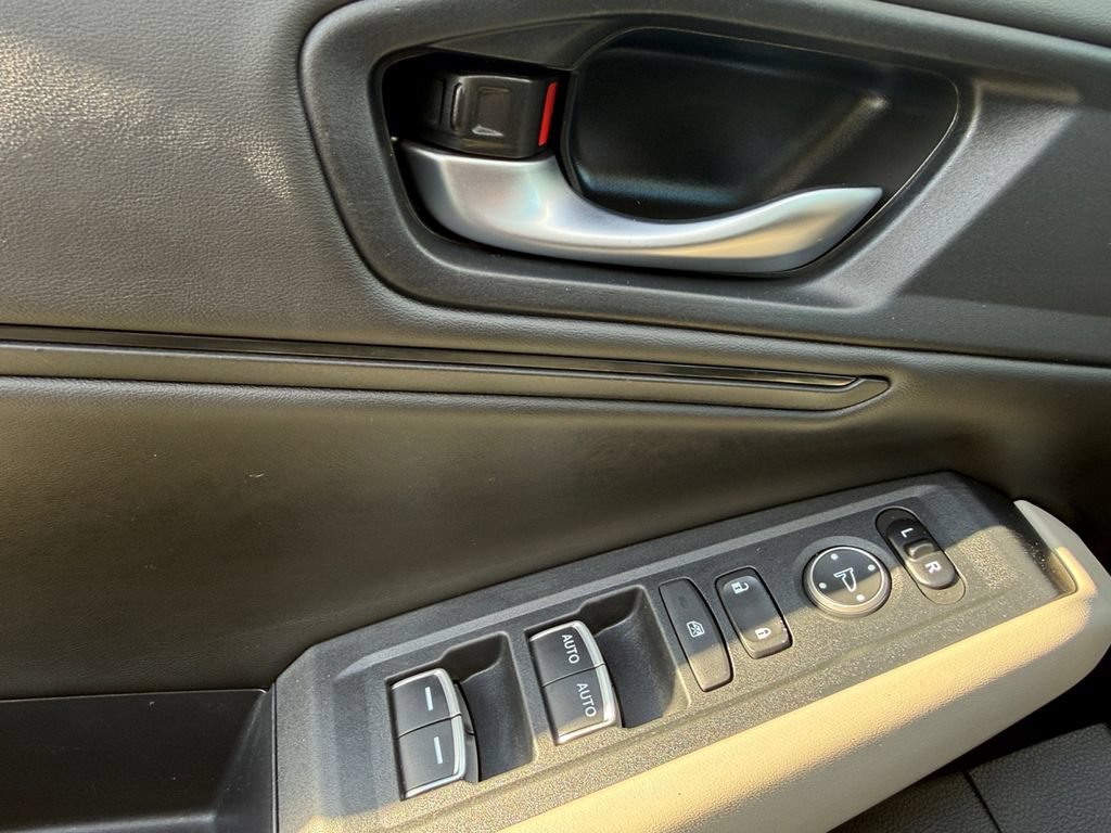 Used 2025 Honda Accord SE image 9