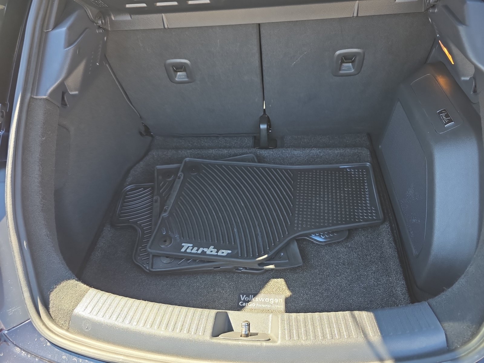 Used 2014 Volkswagen Beetle R-Line FWD image 34