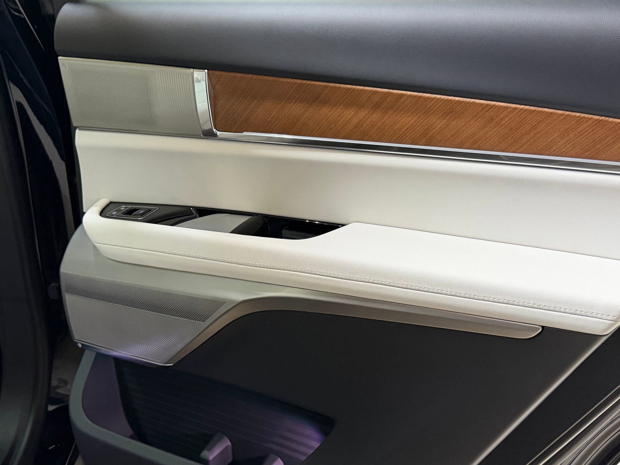 New 2026 Cadillac Vistiq Sport image 48