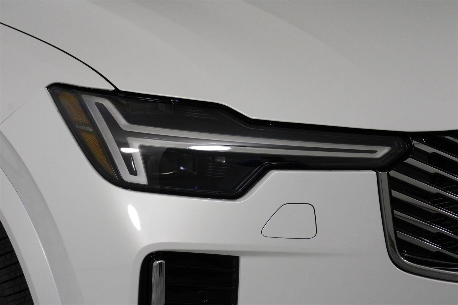 New 2026 Volvo XC90 B6 Plus w/ Protection Package Premier image 14