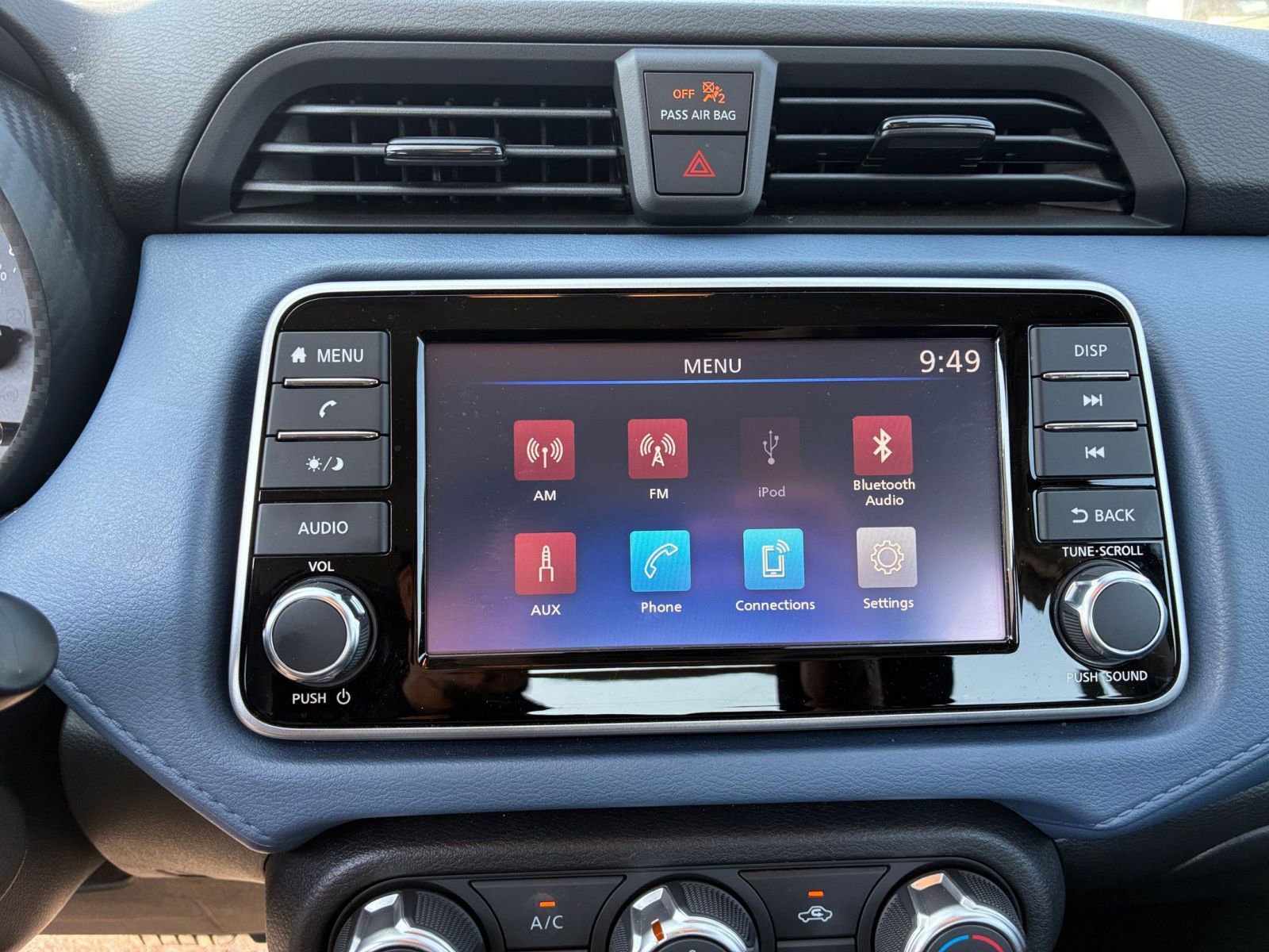 Used 2025 Nissan Versa SV image 20