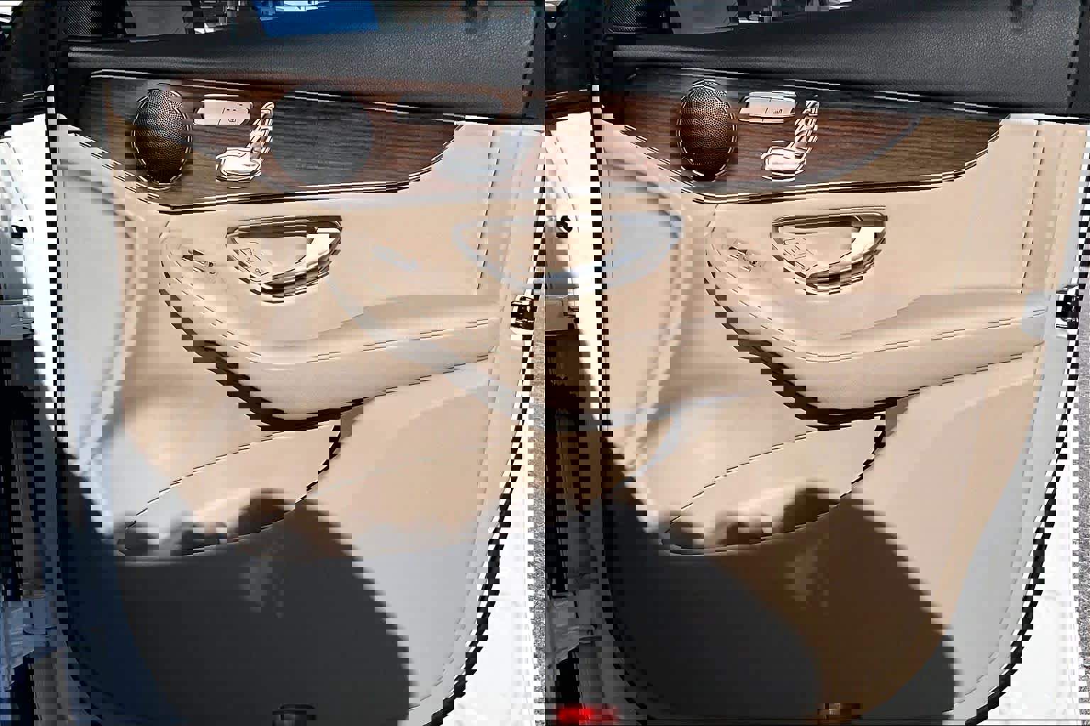 Used 2022 Mercedes-Benz GLC 300 4MATIC image 23