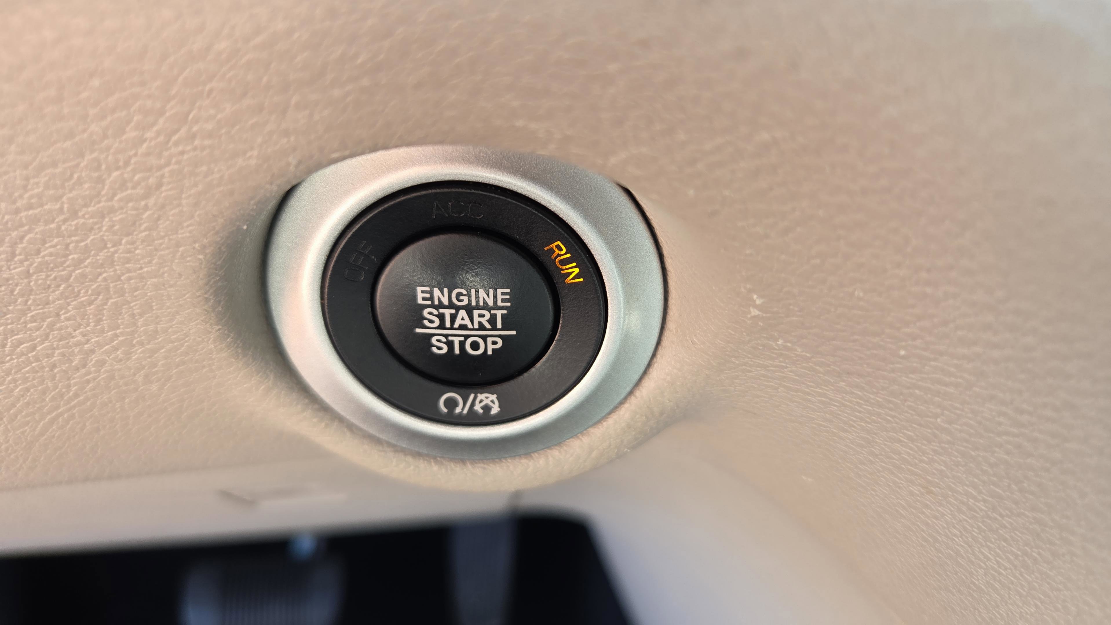 Used 2024 Chrysler Pacifica Touring-L image 11