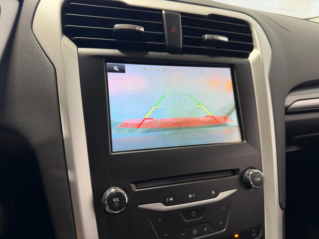 Used 2015 Ford Fusion SE FWD image 31