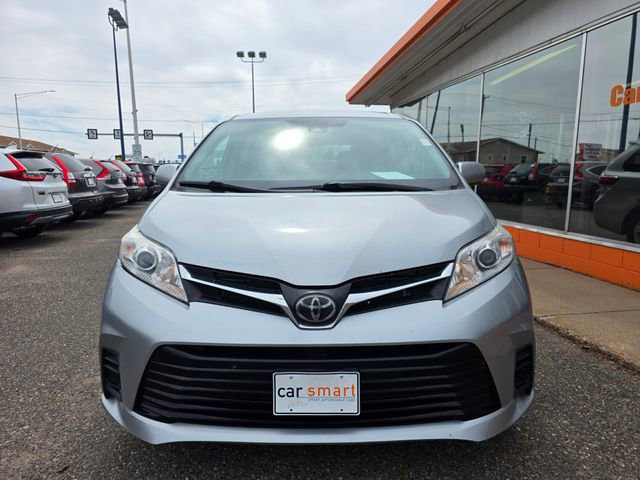 Used 2020 Toyota Sienna LE w/ LE Preferred Package FWD image 2