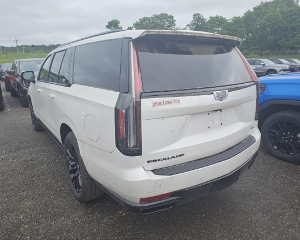 Used 2023 Cadillac Escalade ESV Sport Platinum w/ LPO, ONYX Package AWD/4WD image 3