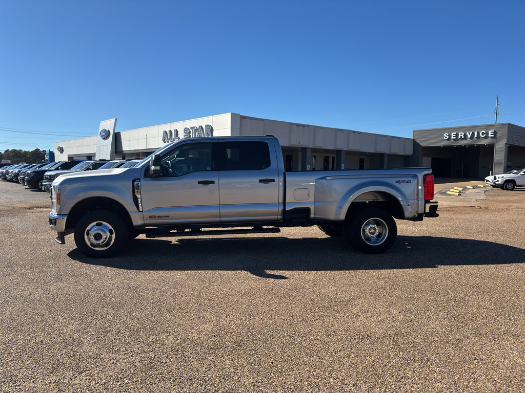 Used 2024 Ford F350 XLT image 2