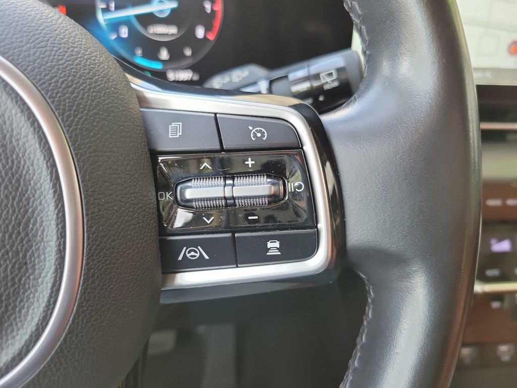 Certified 2023 Kia Carnival SX FWD image 23