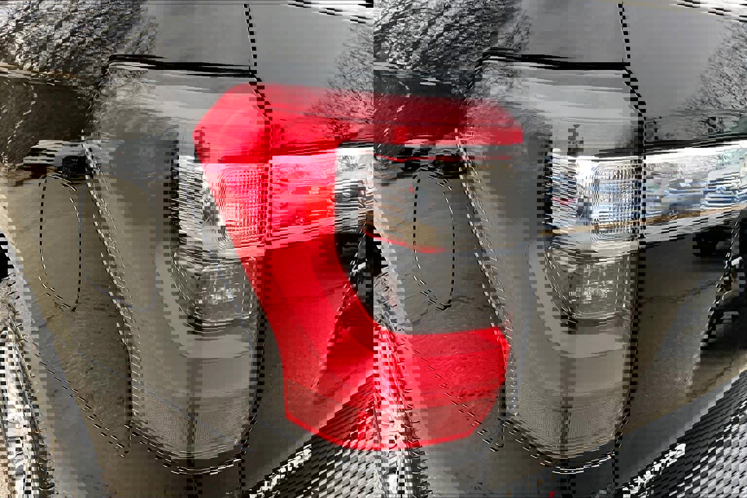 Used 2018 Ford Expedition Limited image 25