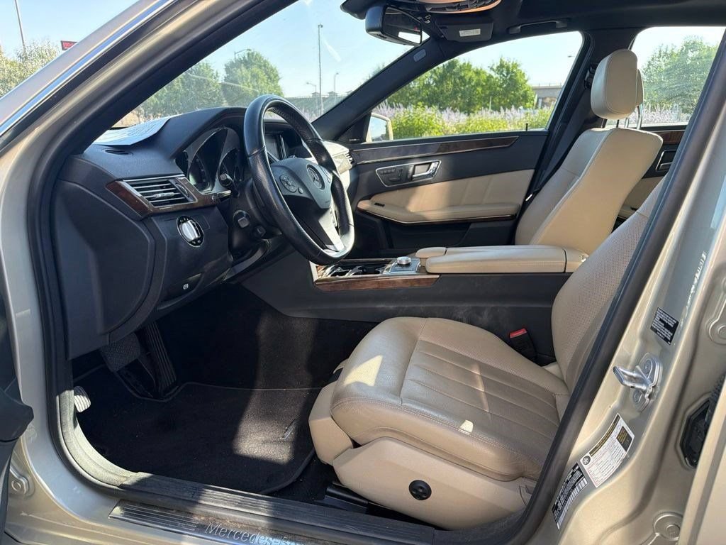 Used 2010 Mercedes-Benz E 550 4MATIC Sedan image 10