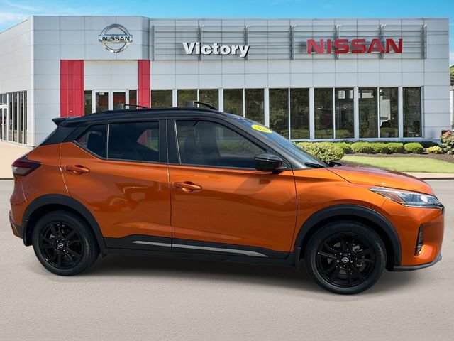 Used 2023 Nissan Kicks SR w/ SR Premium Package FWD image 2