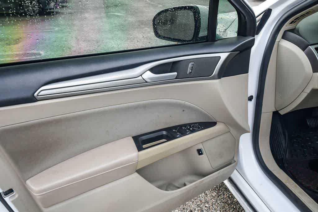 Used 2019 Ford Fusion SE FWD image 24