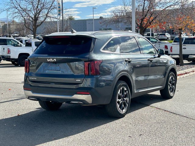 Used 2024 Kia Sorento S image 3