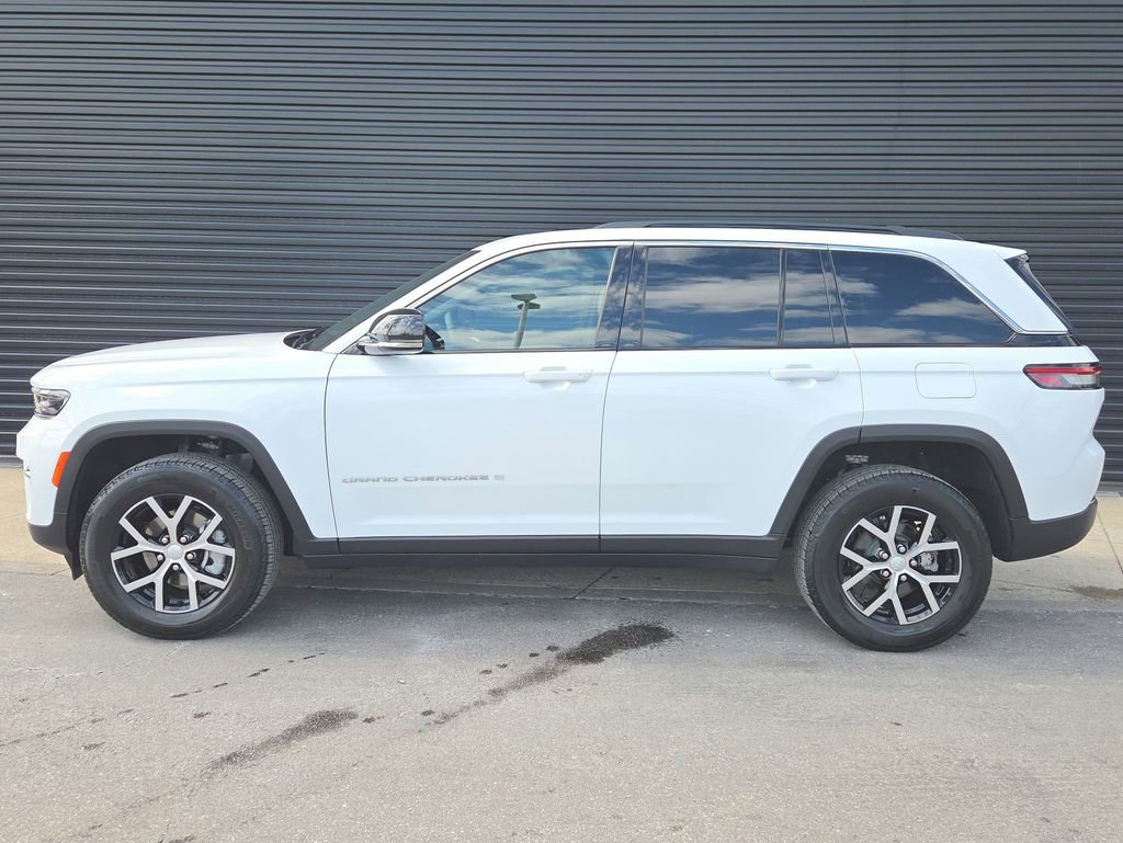 Used 2025 Jeep Grand Cherokee Limited AWD/4WD image 2