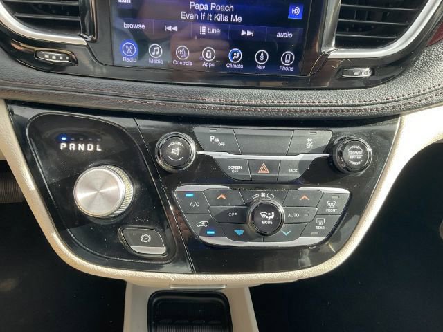 Used 2017 Chrysler Pacifica Limited FWD image 25