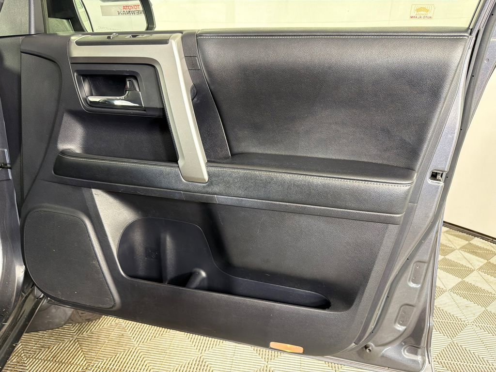 Used 2014 Toyota 4Runner SR5 RWD image 14
