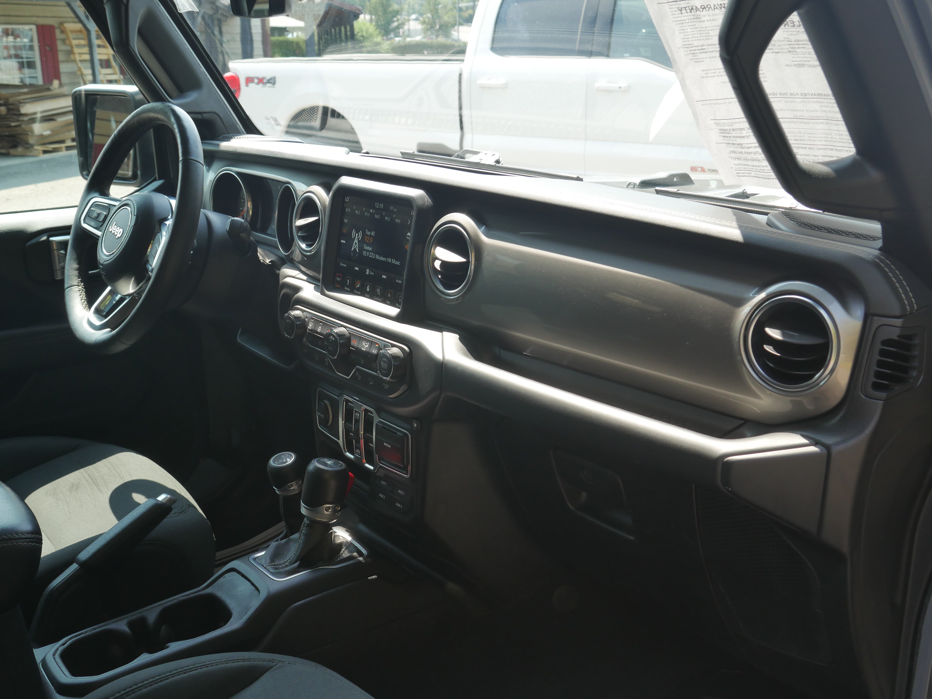 Used 2018 Jeep Wrangler Unlimited Sahara AWD/4WD image 25
