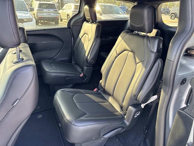 New 2026 Chrysler Pacifica Select image 17