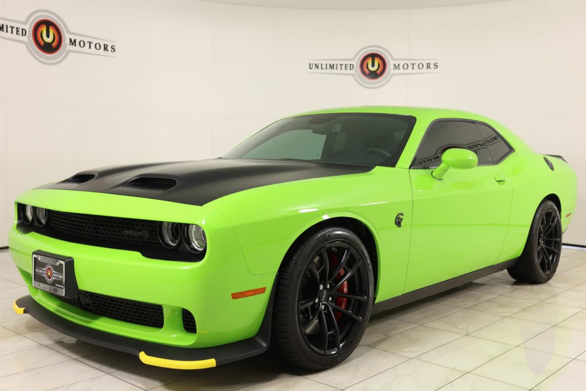 Used 2023 Dodge Challenger SRT Hellcat w/ Driver Convenience Group RWD image 5