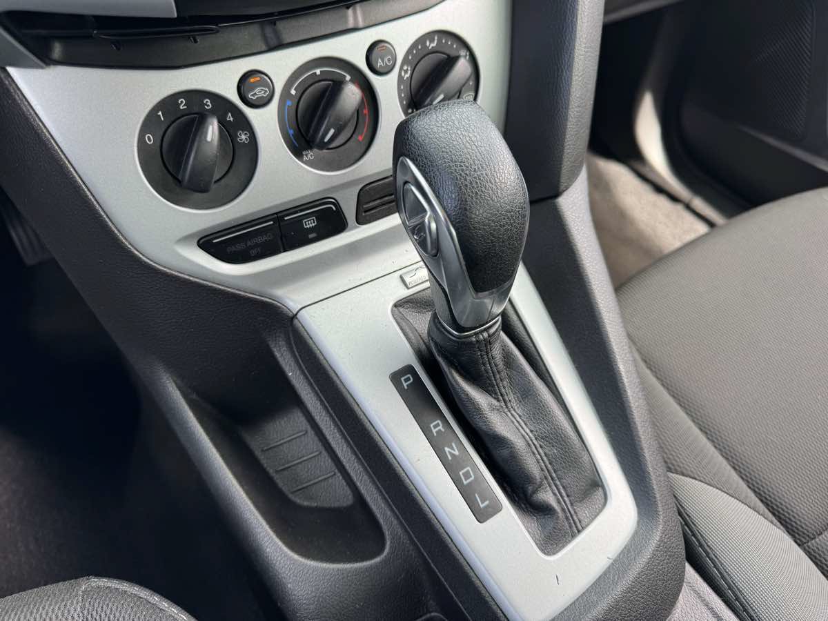 Used 2013 Ford Focus SE FWD image 29