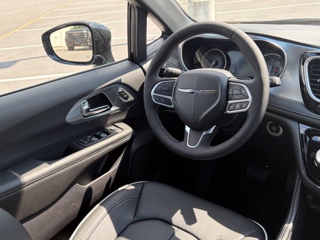New 2026 Chrysler Pacifica Limited FWD image 34